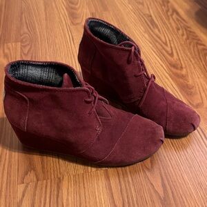 Tom’s Women's Burgundy Suede Wedges Heels Comfort‎ Western Classic Work Size 10